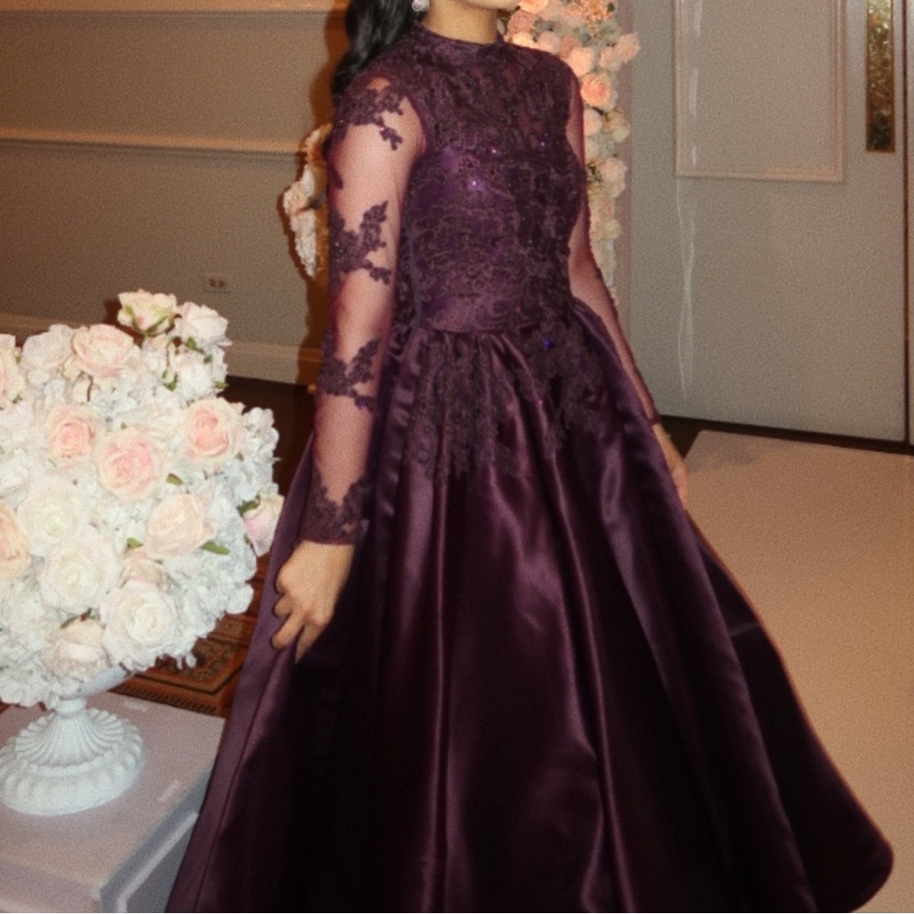 Elegant Plum Beaded Formal Gown Size 0–2
